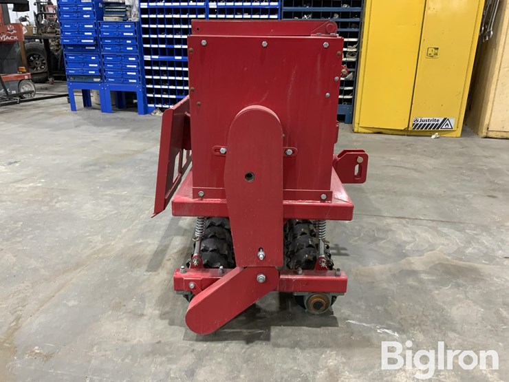 2025-massey-ferguson-730-image-4