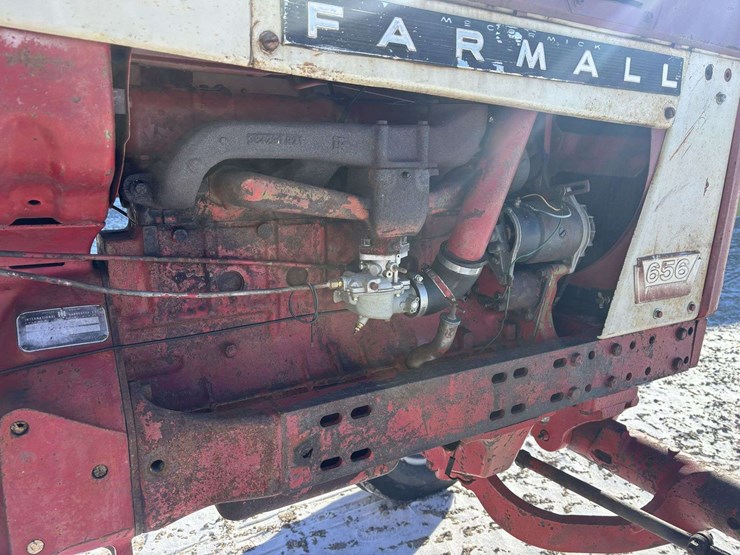farmall-656-gas-tractor-image-16