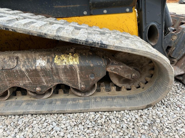 2020-new-holland-c332-image-14