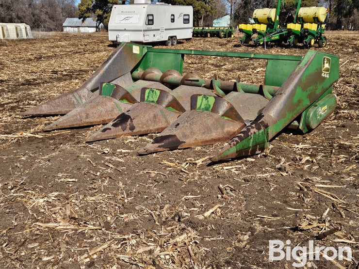 john-deere-444-image-1