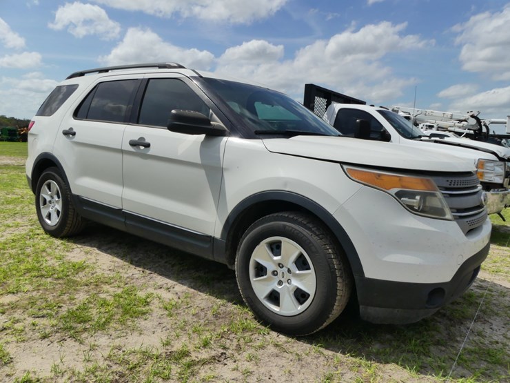 2011-ford-explorer-image-1