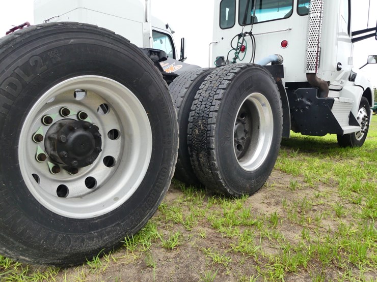 2015-kenworth-t680-image-6