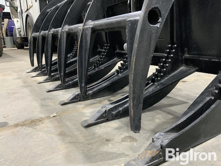 2025-massey-ferguson-730-image-18