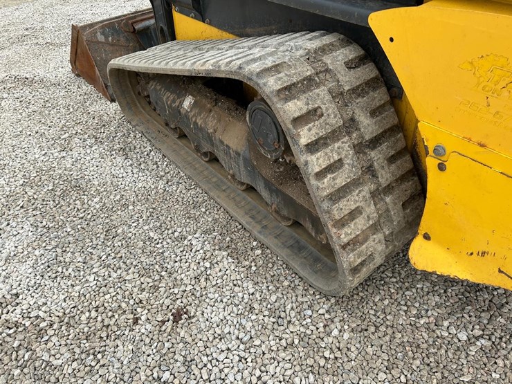 2020-new-holland-c332-image-16