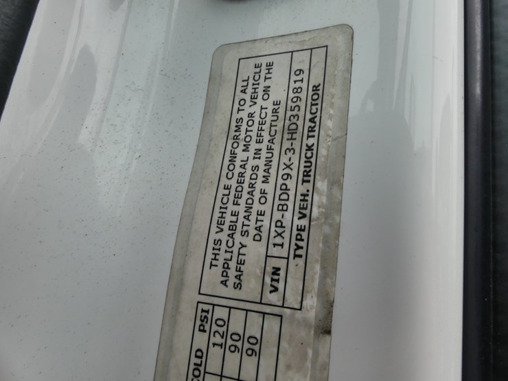 2017-peterbilt-579-image-15