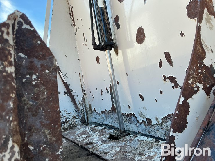 1994-international-2654-t/a-manure-spreader-truck-image-14