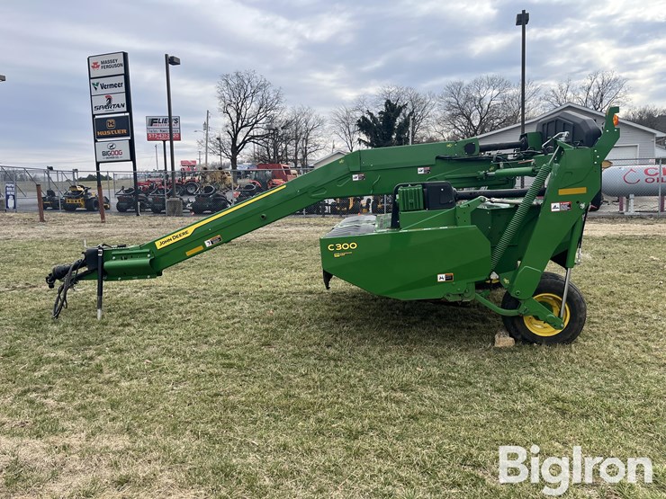 2022-john-deere-c300-image-8