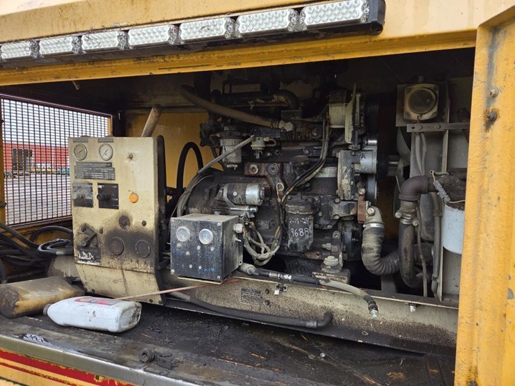 2005-elgin-sc-8000-s/a-street-sweeper-image-53