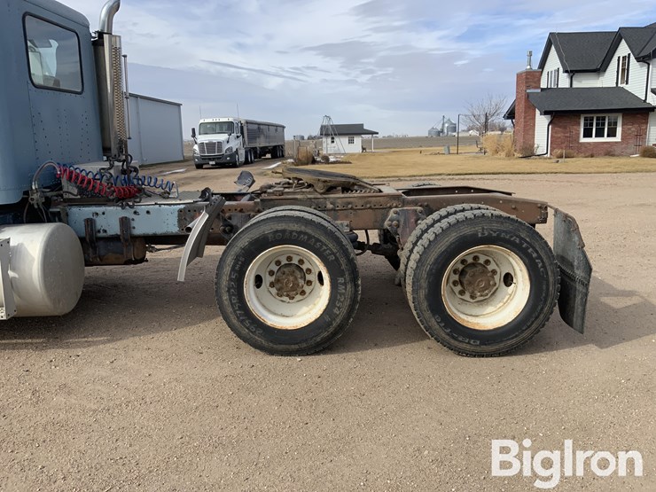 1990-freightliner-fld120-image-9
