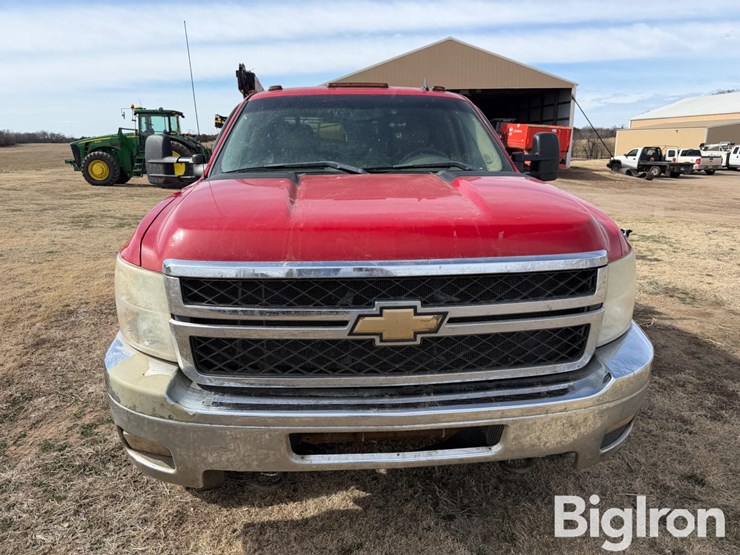 2011-chevrolet-3500-image-2