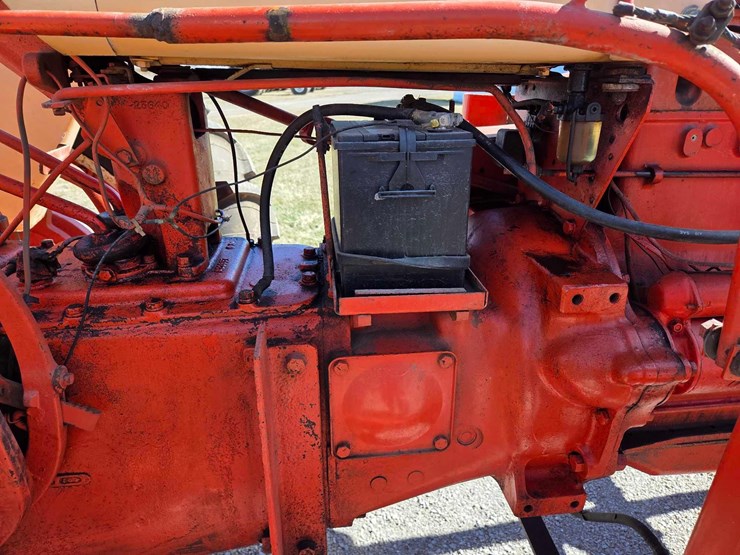 case-730-tractor-image-4