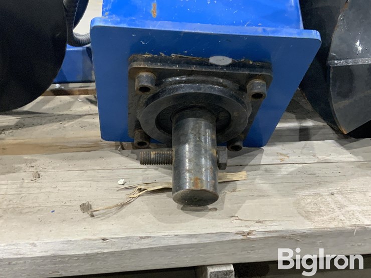 2025-massey-ferguson-730-image-13