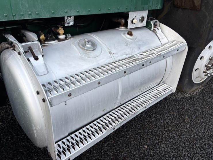 1994-peterbilt-378-image-29