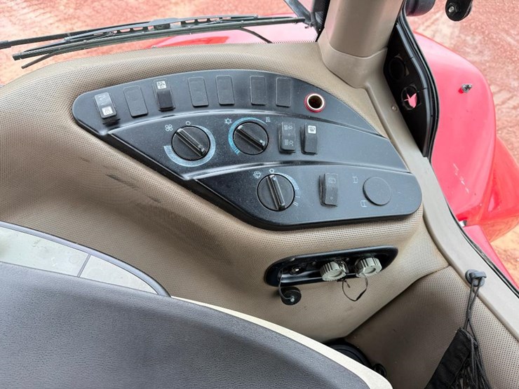 case-ih-magnum-180-image-61