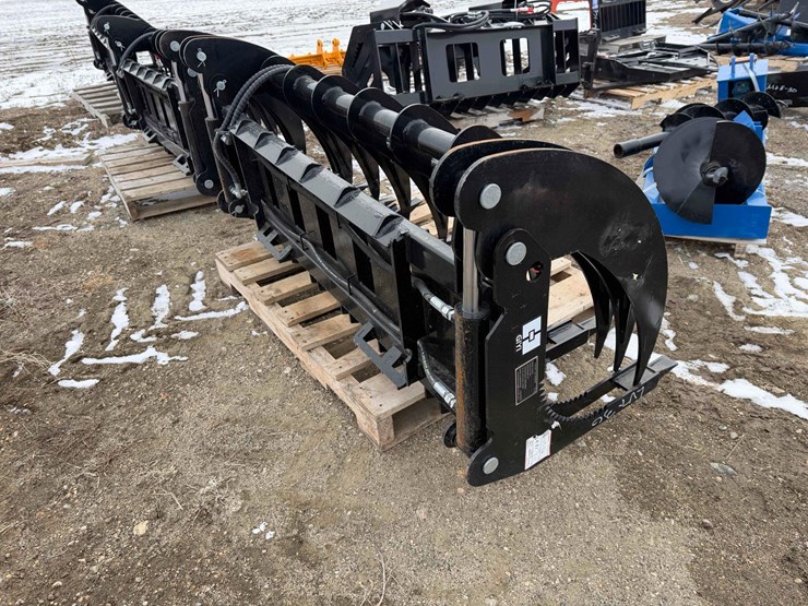 2025-curved-log-grabber-image-7