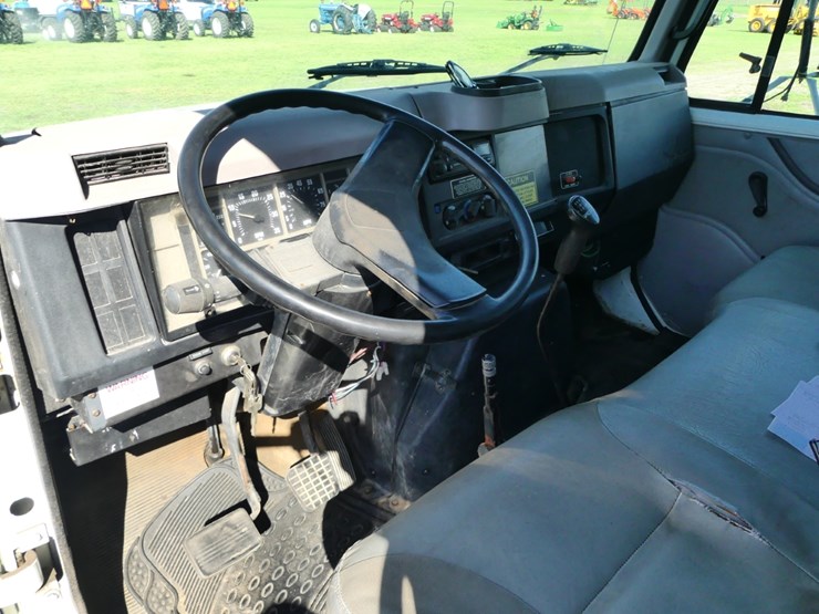 1996-international-4700-image-12