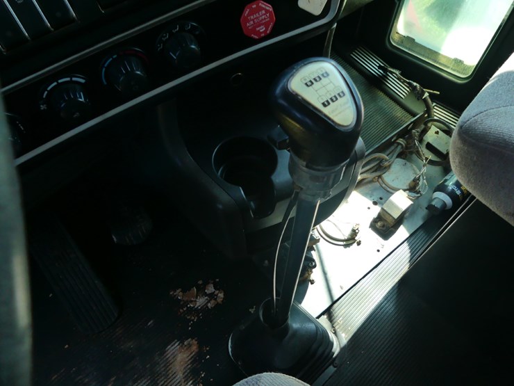 2012-kenworth-t800-image-13