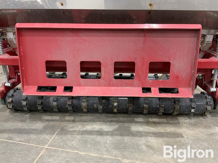 2025-massey-ferguson-730-image-19