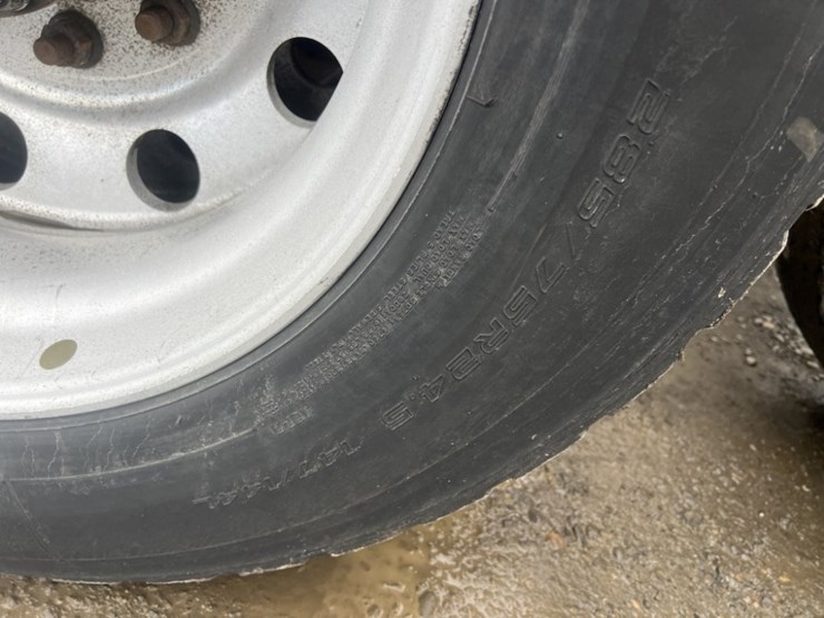 2017-mack-cxu613-tri-axle-truck-tractor-image-23