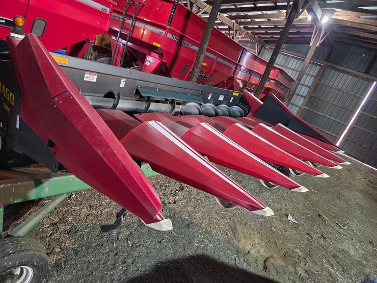 2008-drago-6-row-30"-corn-head-image-1