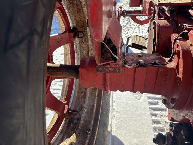 1974-farmall-666-gas-tractor-image-15