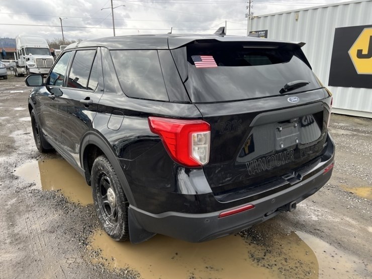 2020-ford-explorer-image-6