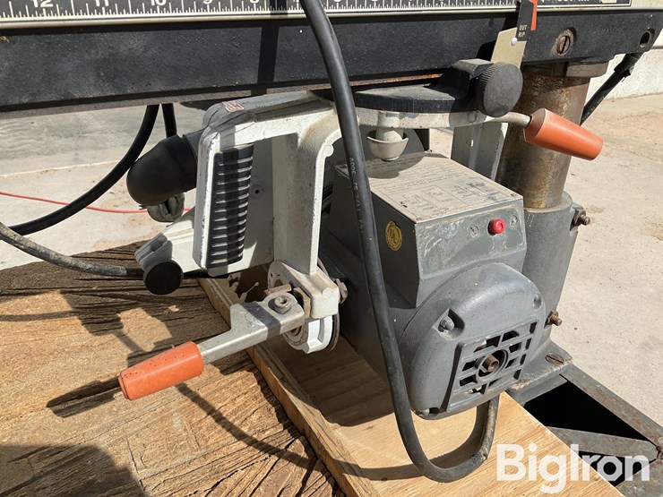 black-&-decker-radial-arm-saw-image-14