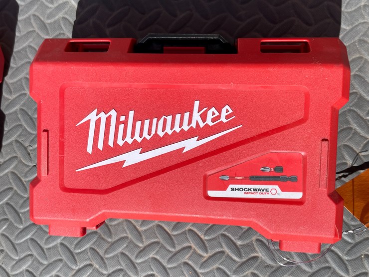 #1486-•-(2)-milwaukee-drill-driver-sets-(offsite-in-el-paso)-image-7