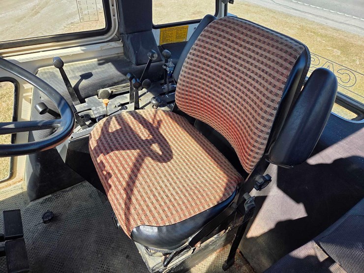 case-2290-tractor-image-39