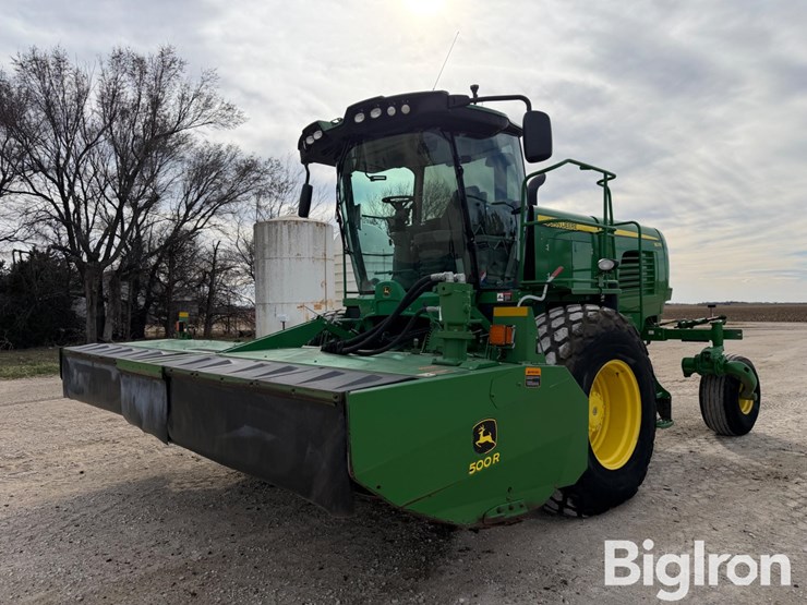 2021-john-deere-w235-image-1