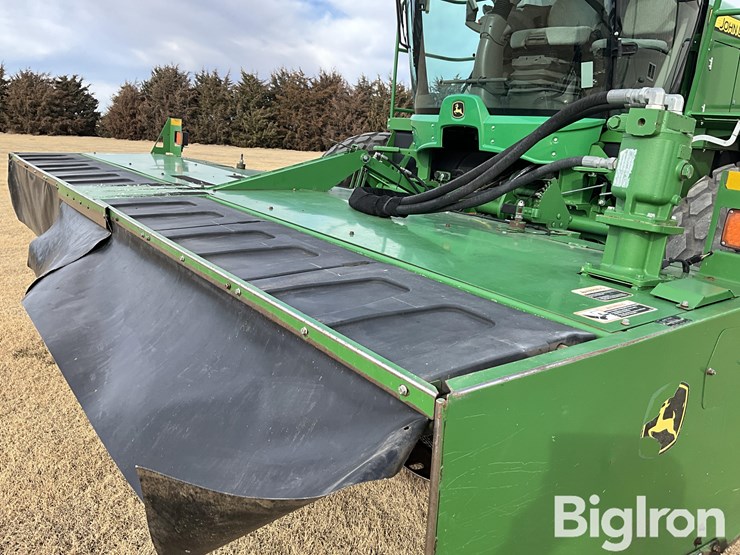 2017-john-deere-w235-image-12