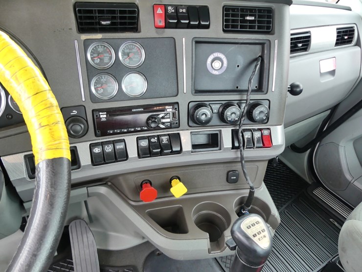 2015-kenworth-t680-image-13