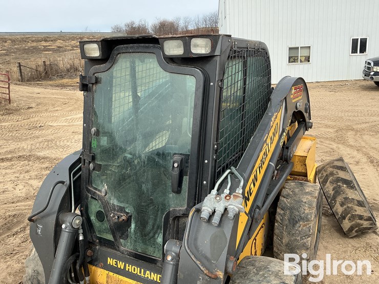 new-holland-l228-image-9