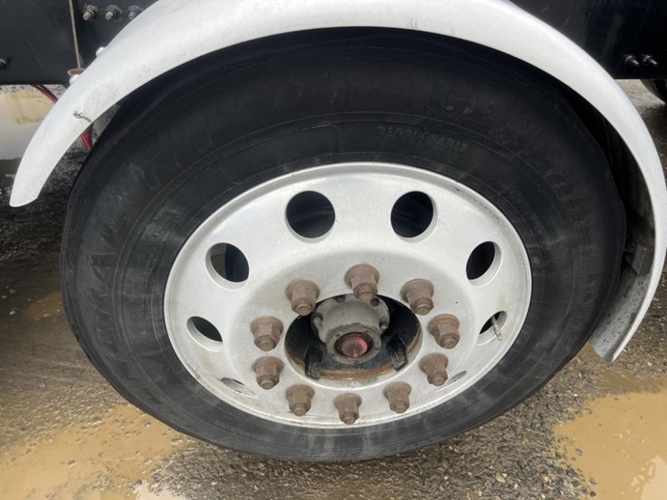 2017-mack-cxu613-tri-axle-truck-tractor-image-20