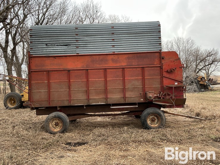 new-holland-83788-forage-wagon-image-4