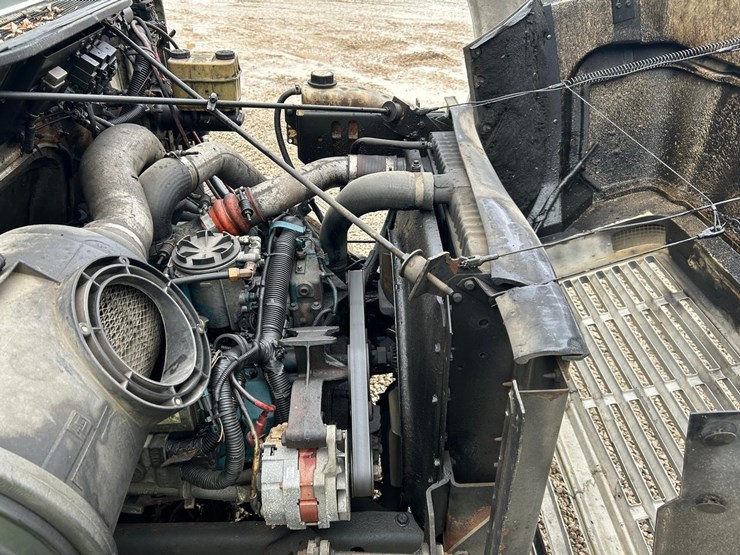 international-4700-lpx-service-body-truck-image-9