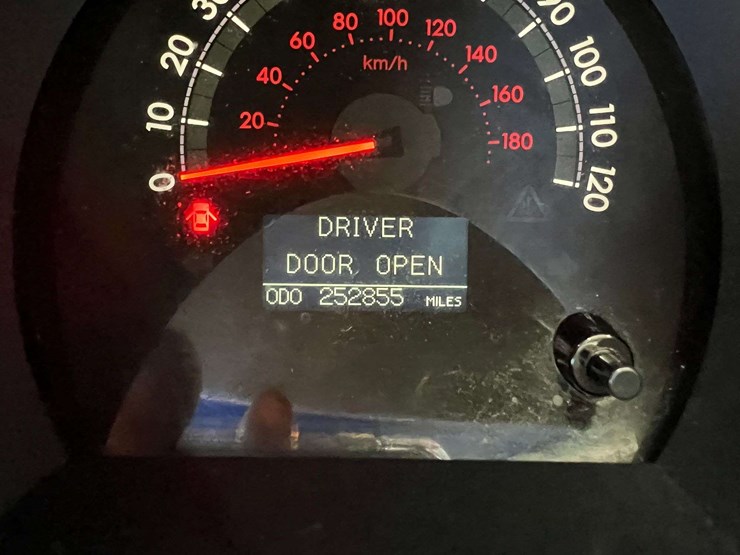 2010-toyota-tundra-image-28