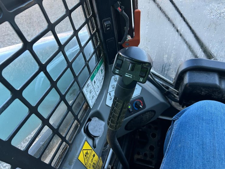 2022-bobcat-s590-image-26