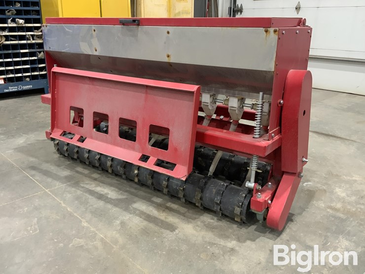 2025-massey-ferguson-730-image-5