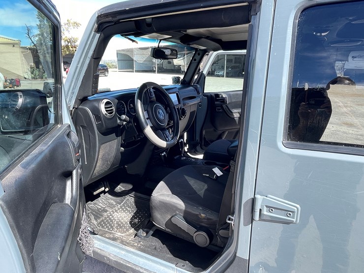 2014-jeep-wrangler-image-36