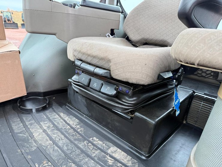 case-ih-mx240-image-55