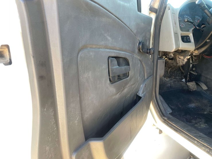 2013-international-durastar-4300-image-9