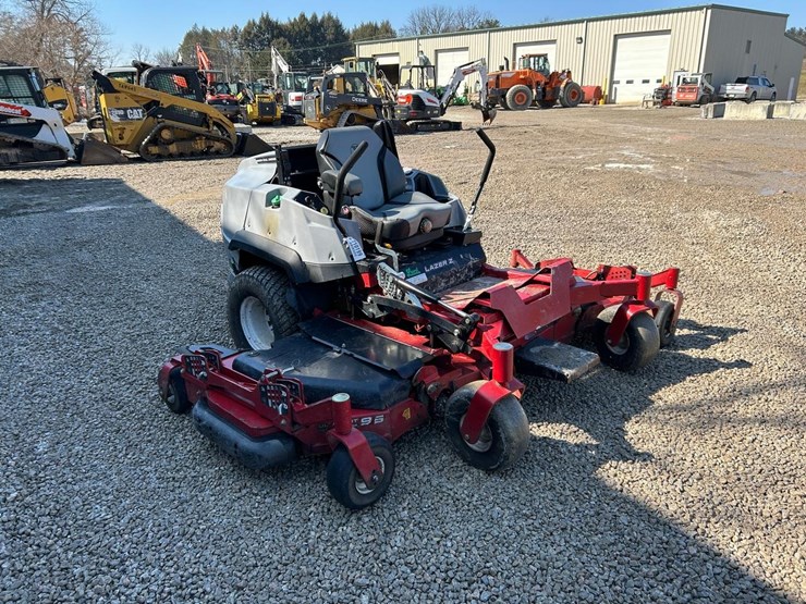 exmark-lazer-z-rear-discharge-deck-zero-turn-mower-image-6