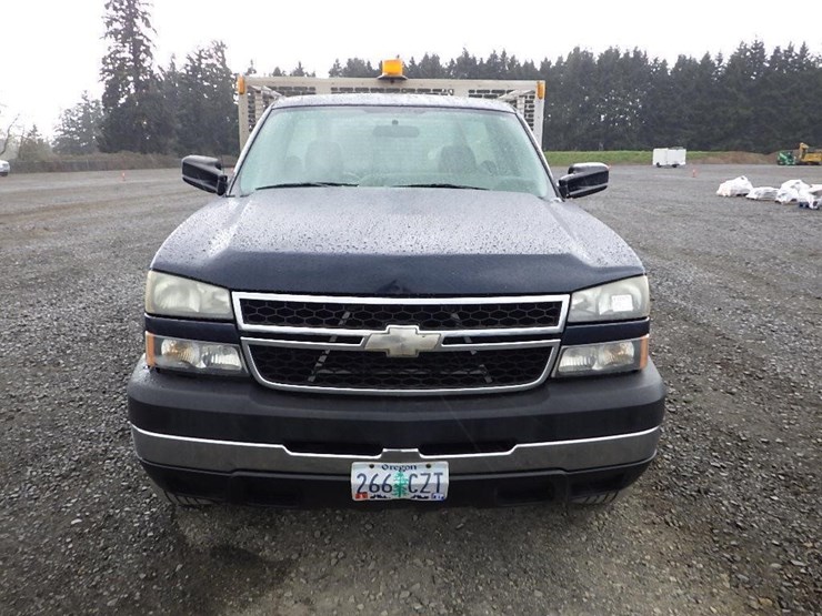 2006-chevrolet-silverado-2500hd-image-2