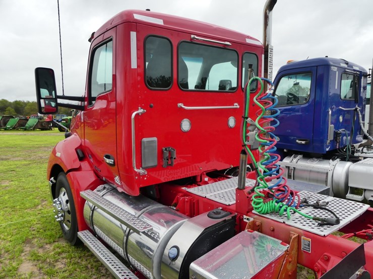 2017-kenworth-t680-image-8