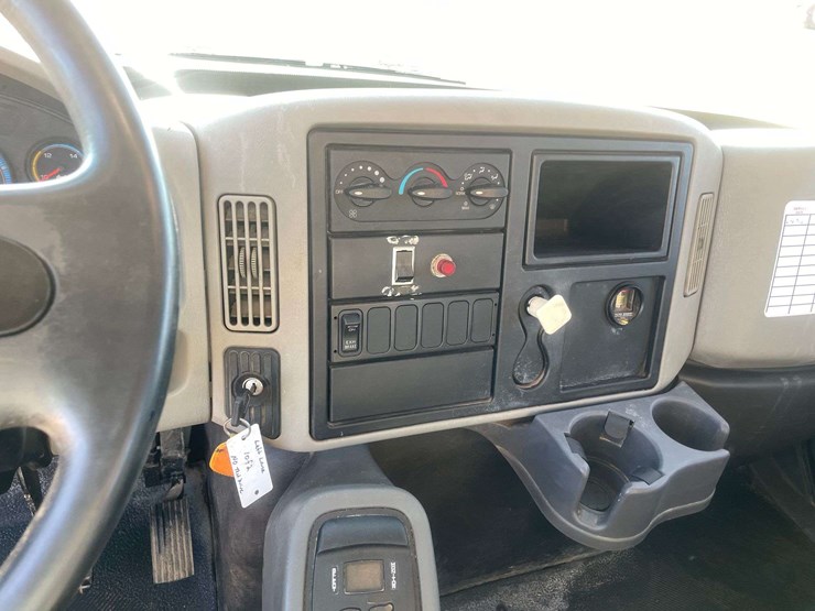 2013-international-durastar-4300-image-13