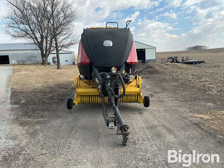 2013-new-holland-330-image-2