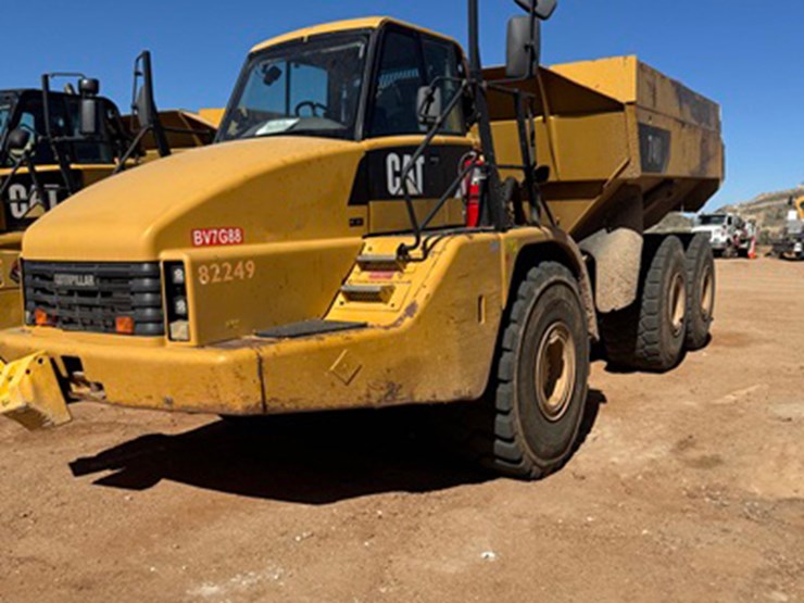 2010-caterpillar-740b-image-2