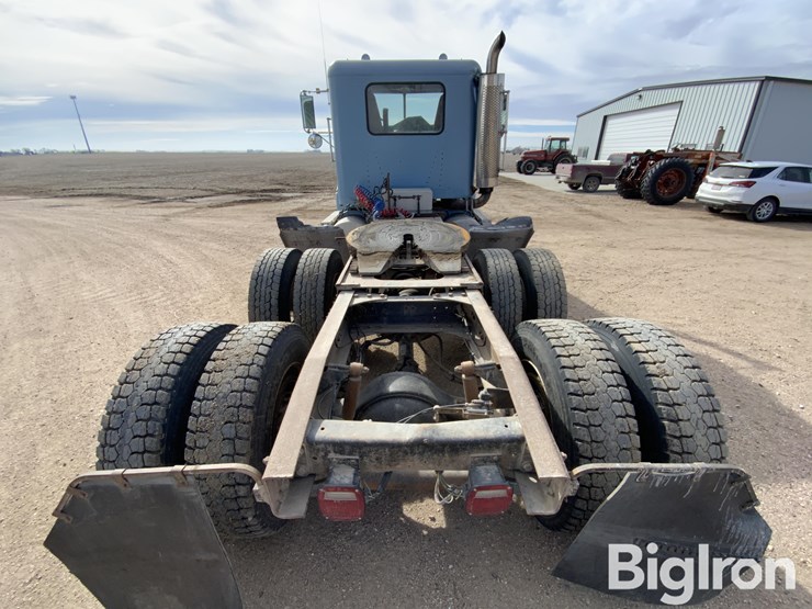 1990-freightliner-fld120-image-17