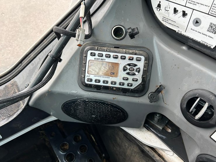 2022-bobcat-t770-image-22